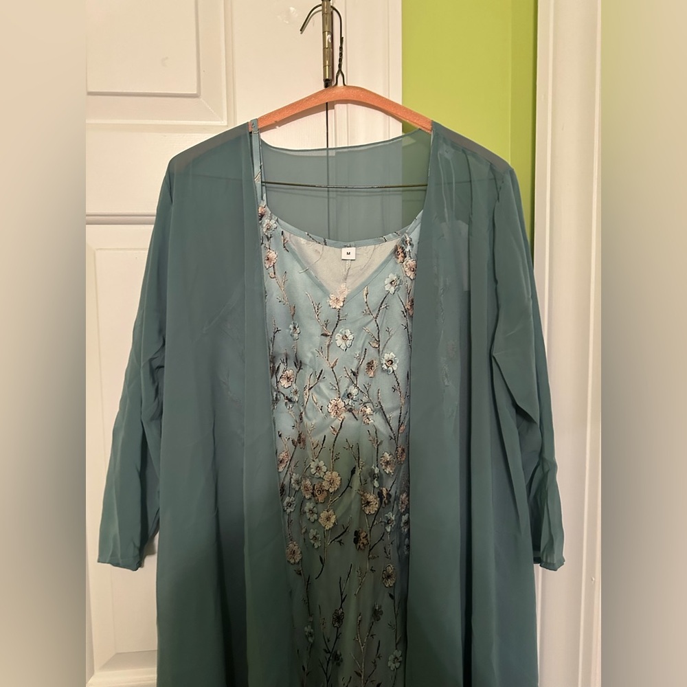 NWT Made With Love Floral Maxi Dress with Long Sheer Jacket Size Medium - Picture 2 of 15
